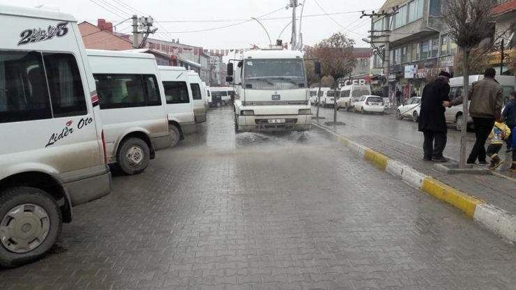 Cadde Ve Sokaklar Temizlendi