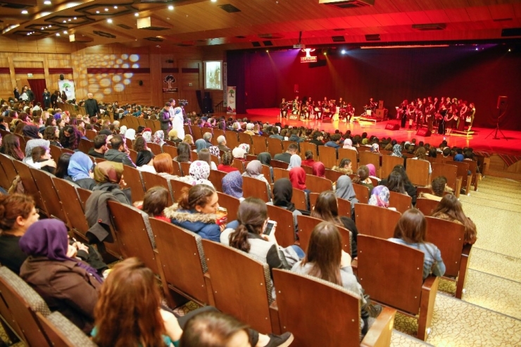 Konservatuarlı Genç Sesler Kurtuluş Günü İçin Sahne Aldı