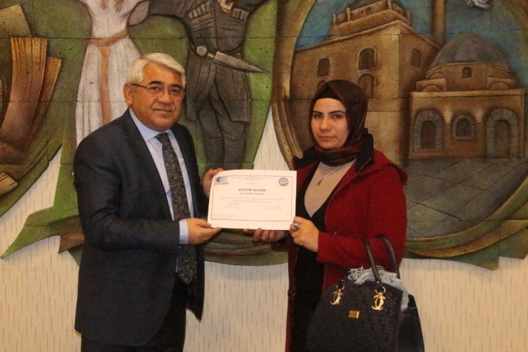 Girişimci 30 Kadına Sertifikaları Verildi