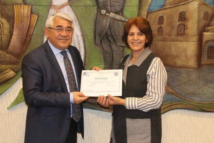 Girişimci 30 Kadına Sertifikaları Verildi