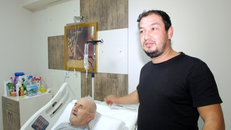 100 Yaşındaki Hasan Amcanın Mesanesinden 136 Adet Taş Çıktı