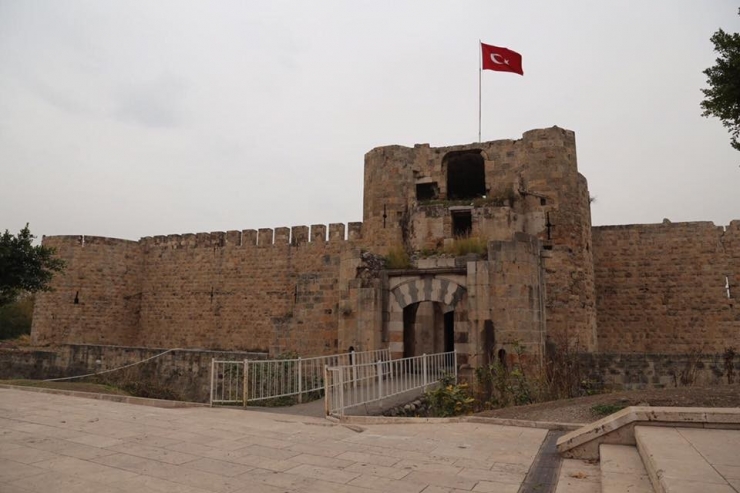 Payas Kalesi Restore Ediliyor