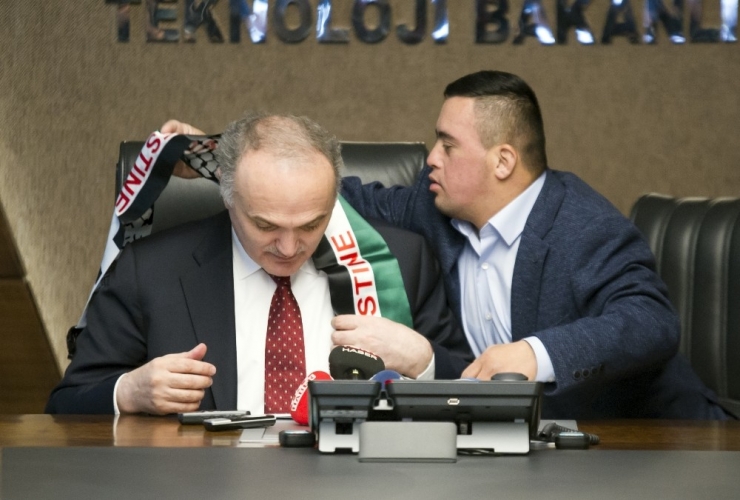 Bakan Özlü Down Sendromlu Filistinli Muhammed’i Kabul Etti