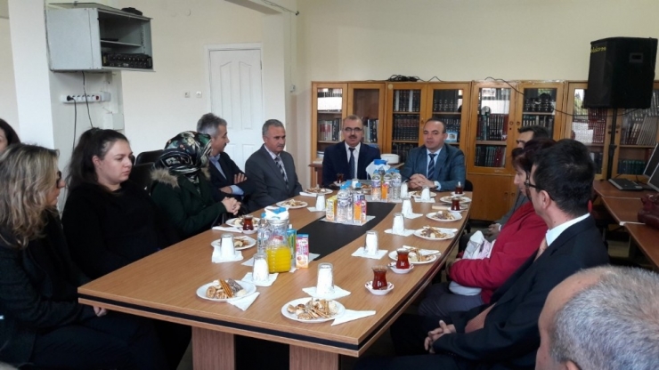 Kaymakam Hüseyin Öner Mustafa Keskin İlkokulunda Öğrencilerle Kitap Okudu