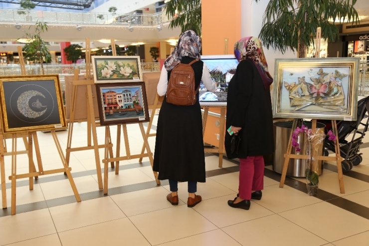 Ko-mek’in Üç Boyutlu Resim Sergisine Büyük İlgi