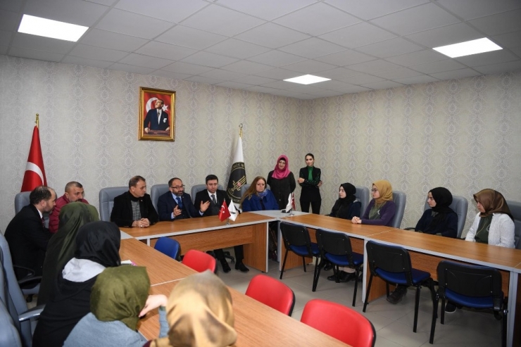 Başkan Üzülmez, Mehmet Akif Ersoy Kız Anadolu İmam Hatip Lisesi’ni Ziyaret Etti