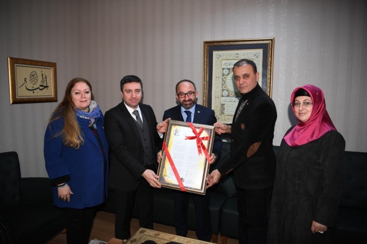 Başkan Üzülmez, Mehmet Akif Ersoy Kız Anadolu İmam Hatip Lisesi’ni Ziyaret Etti