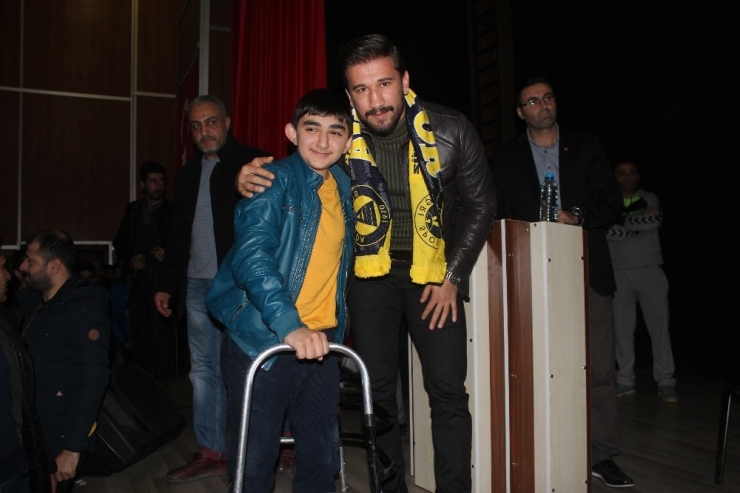 Milli Sporcu Adem Kılıççı Ağrı’da Vatandaşlarla Bir Araya Geldi