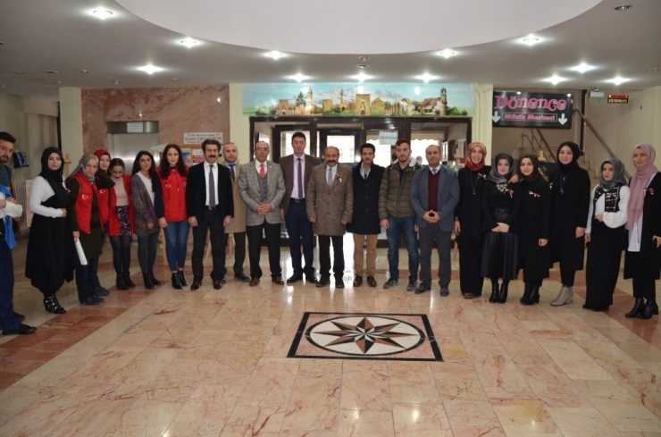 Genç Ressamlar Sergi Açtı