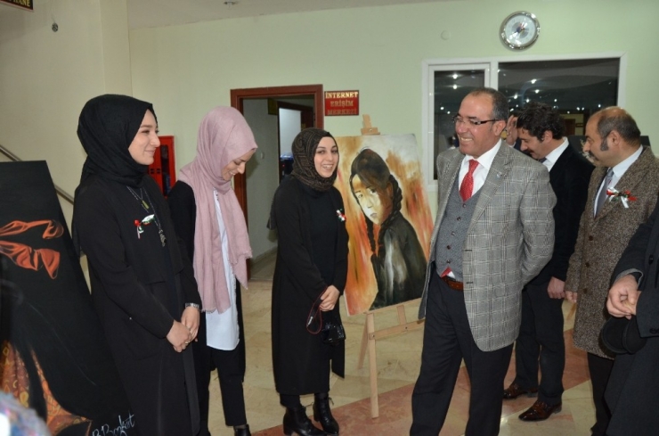 Genç Ressamlar Sergi Açtı
