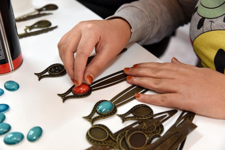 Özel Gereksinimli Çocuklar Çini Sanatı İle Tanıştı