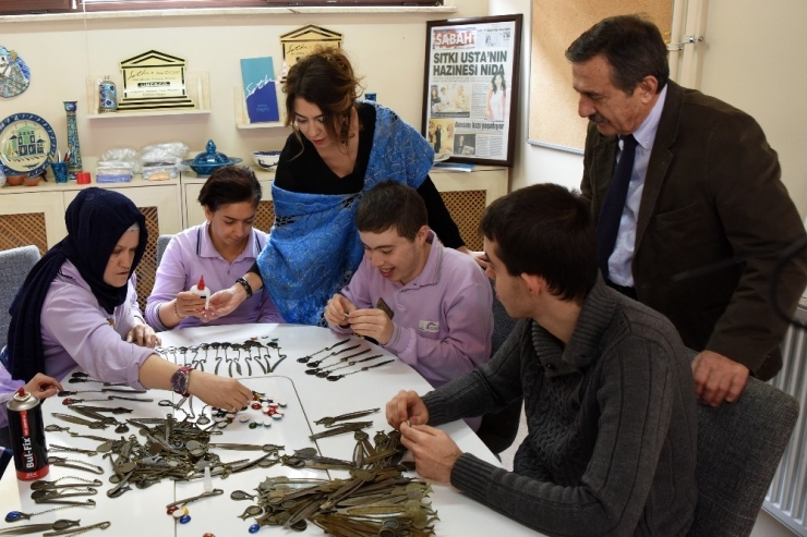 Özel Gereksinimli Çocuklar Çini Sanatı İle Tanıştı