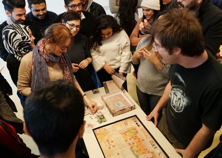 Türk Siyasetini Oyun Oynayarak Öğrendiler