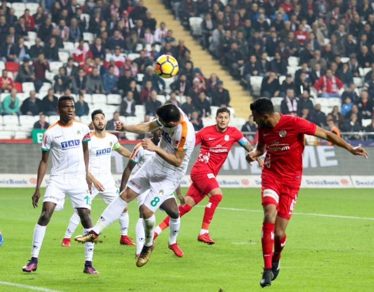 Süper Lig: Antalyaspor: 1 - Aytemiz Alanyaspor: 1 (İlk Yarı)