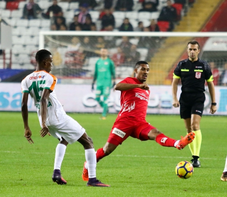 Süper Lig: Antalyaspor: 1 - Aytemiz Alanyaspor: 1 (İlk Yarı)
