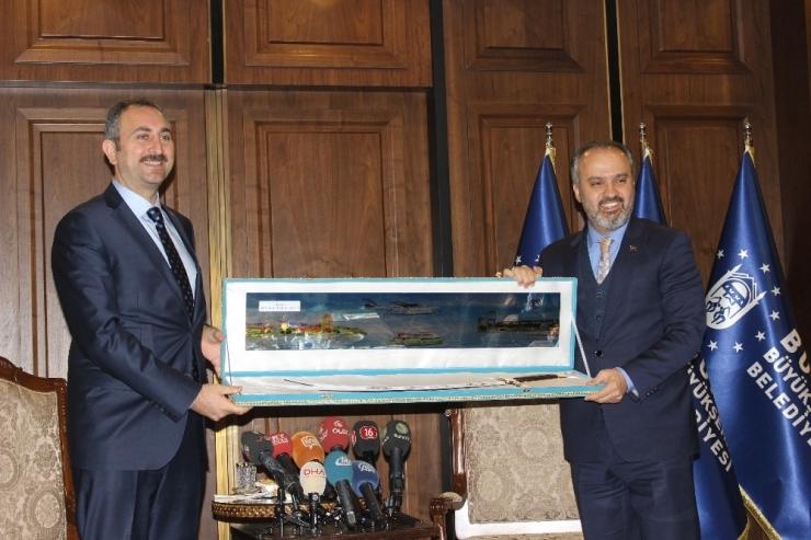 Bakan Gül’e "Adalet" Kılıcı