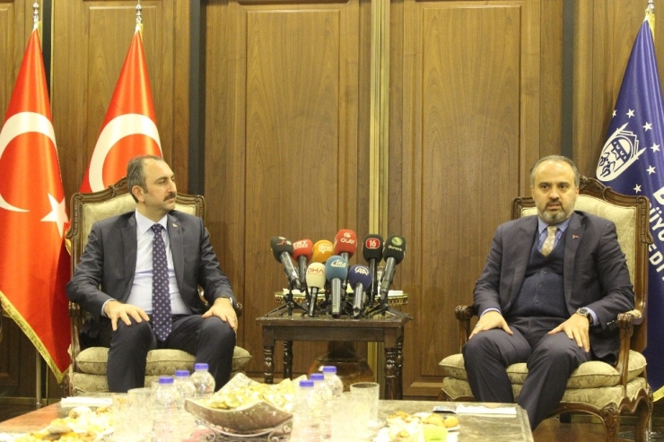 Bakan Gül’e "Adalet" Kılıcı