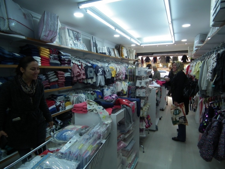 Çarşı Esnafı Direnmeye Çalışıyor