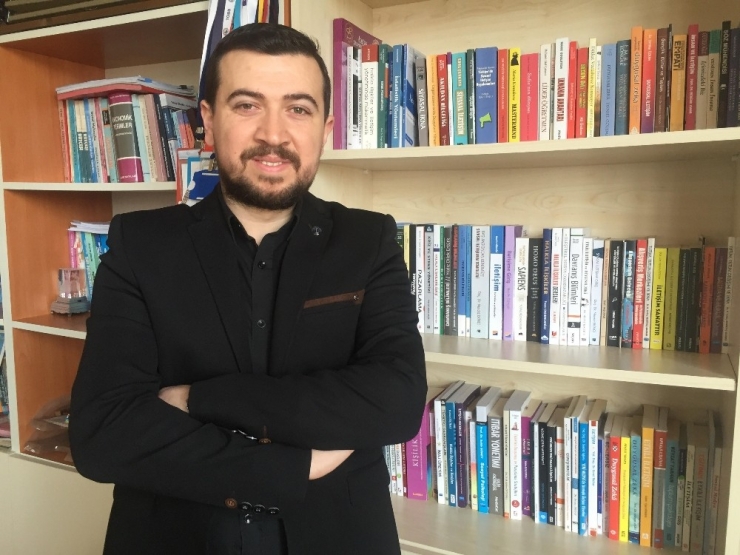 Bü Öğretim Görevlisinden Duygusal Zeka Ve İletişim Kitabı