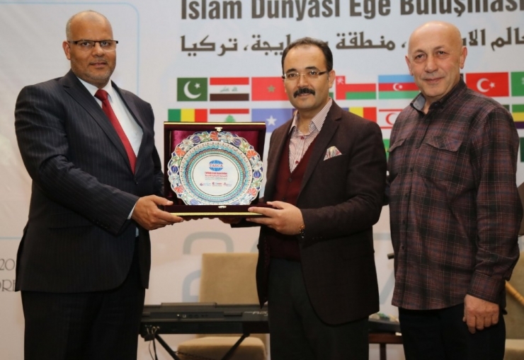 Uluslararası Foruma Uşak Damgası