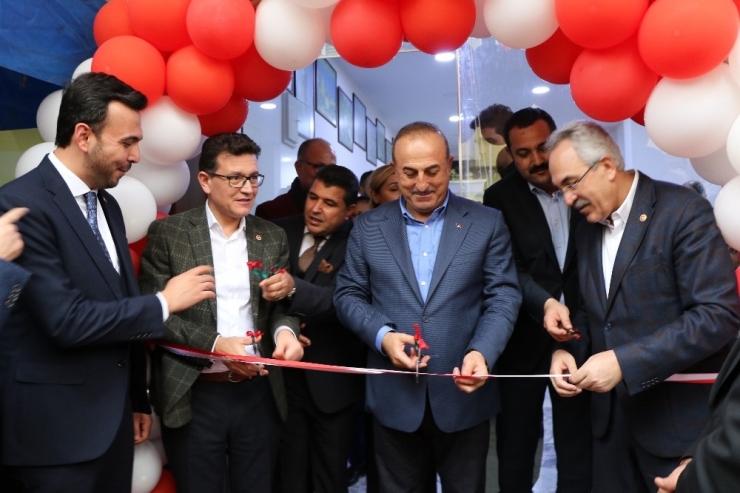 Bakan Çavuşoğlu, Alanya’da Dernek Açılışına Katıldı