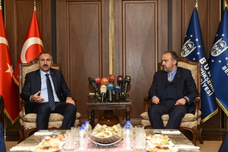 Bakan Gül’e "Adalet" Kılıcı