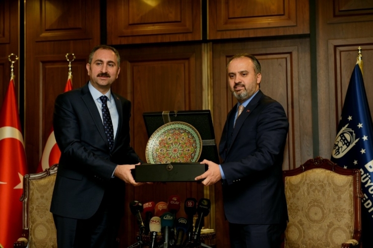 Bakan Gül’e "Adalet" Kılıcı