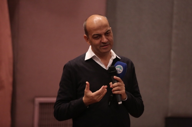 Savaş Barkçin, “Mekanı Şekillendirmek Kendini Şekillendirmektir”