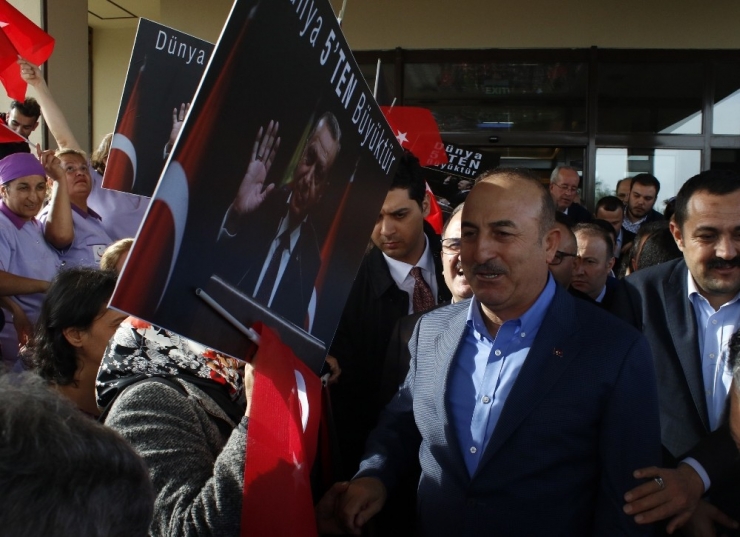 Bakan Çavuşoğlu, Antalya’da Kahraman Gibi Karşılandı