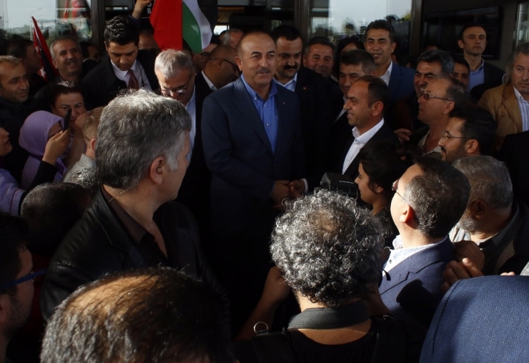 Bakan Çavuşoğlu, Antalya’da Kahraman Gibi Karşılandı