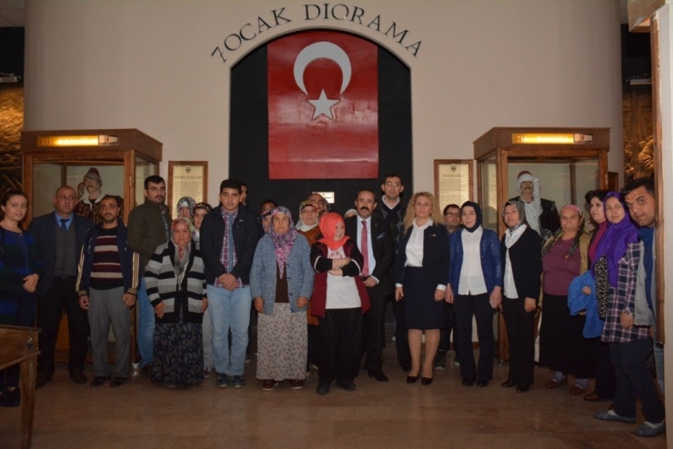 Kent Müzesinin Gezen Engelli Öğrenciler Keyifli Dakikalar Yaşadı