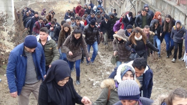 Cumhurbaşkanını Görmek İçin Alana Akın Ettiler