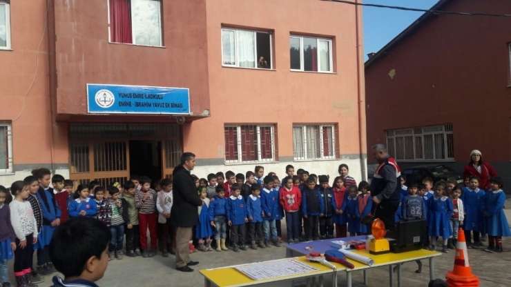 Öğrenciler Narkotik Köpeği ’Vicdan’ı Çok Sevdi