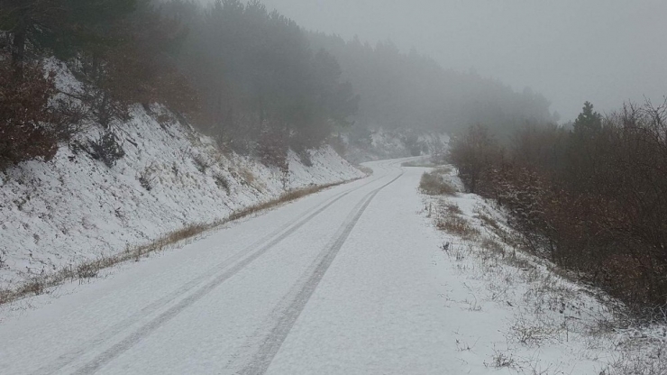 Akdağ’da Kar Kalınlığı 10 Santimetreyi Geçti