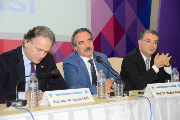 Rektör Bağlı ‘Türkiye’nin Avrasya Politikaları’ Üzerine Konuştu