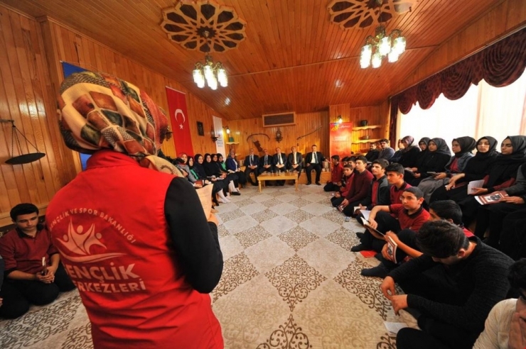 Osmaniye’de ‘Kitap Okuma Halkaları’ Projesi Etkinliği