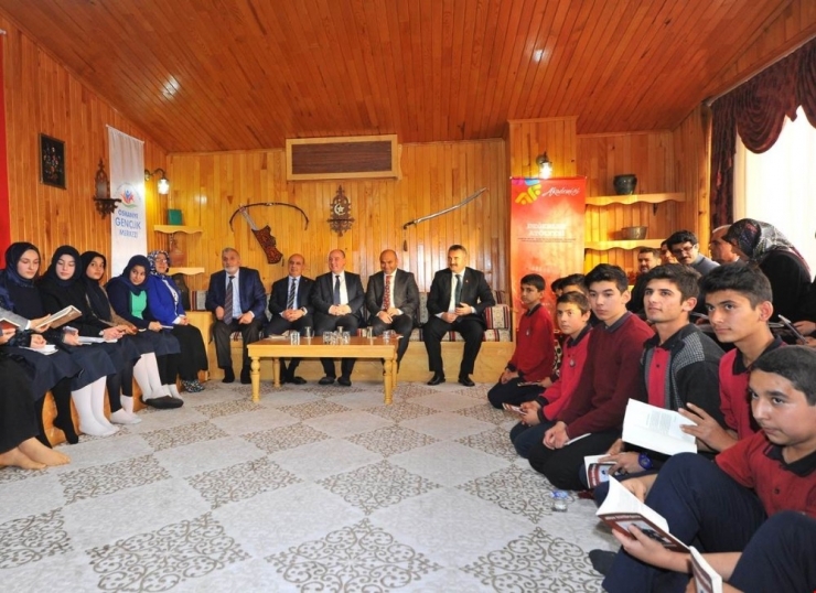 Osmaniye’de ‘Kitap Okuma Halkaları’ Projesi Etkinliği