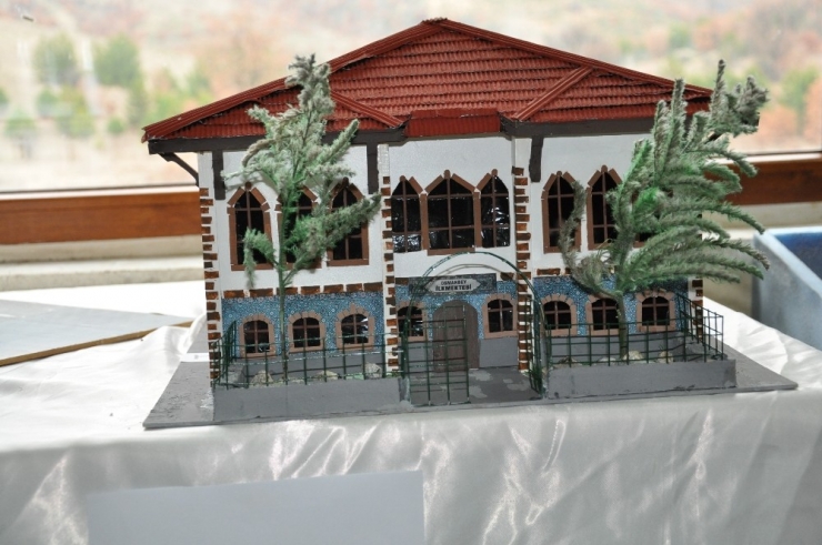 Dpü Simav Meslek Yüksekokulu Öğrencilerinden Maket Sergisi