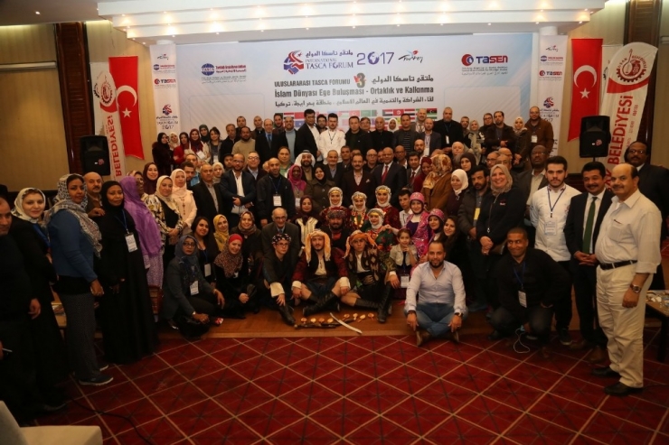 Uluslararası Foruma Uşak Damgası