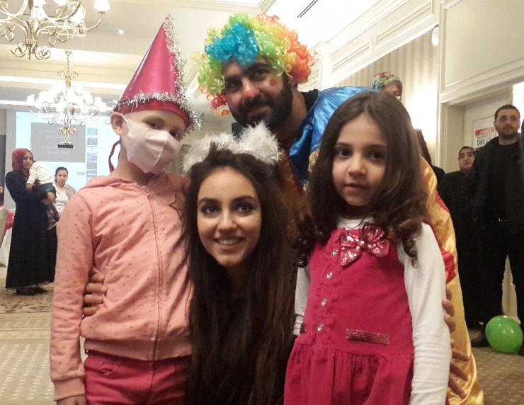 Lösemili Çocuklar Yeni Yılı Erken Kutladı