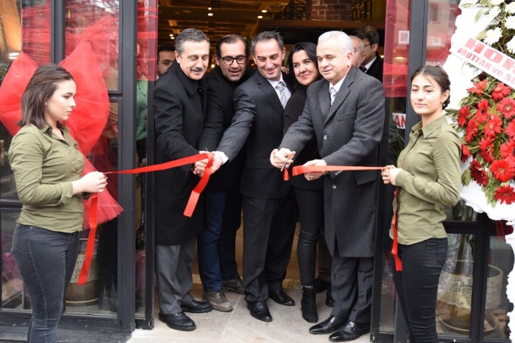 Başkan Ataç 4 İşyerinin Açılış Törenine Katıldı