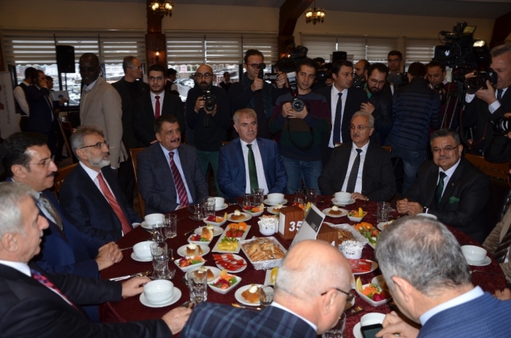 Başkan Yağcı, Ödülünü Bakan Tüfenkci’den Aldı