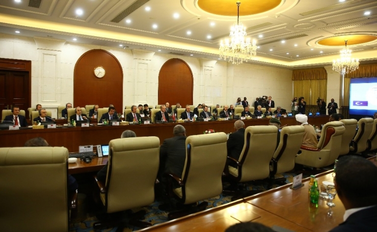 Cumhurbaşkanı Erdoğan, Sudan’da Heyetler Arası Görüşmeye Katıldı