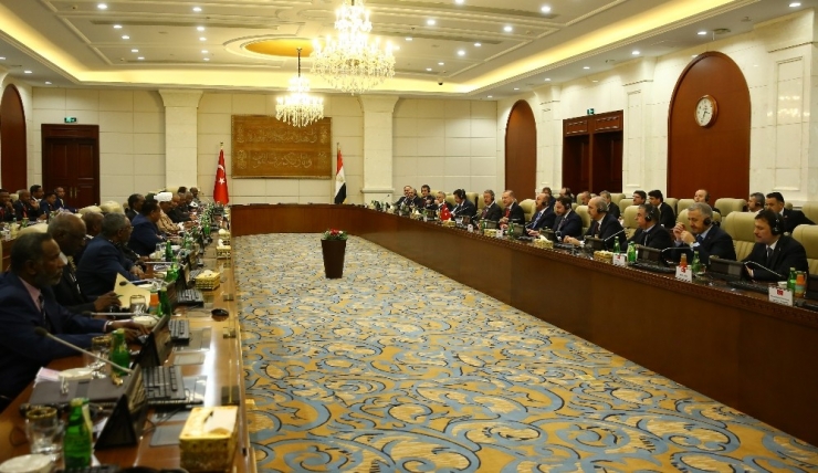 Cumhurbaşkanı Erdoğan, Sudan’da Heyetler Arası Görüşmeye Katıldı