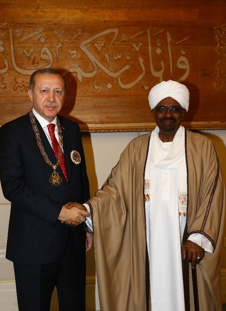 Cumhurbaşkanı Erdoğan’a Yüksek Devlet Nişanı Takdim Edildi