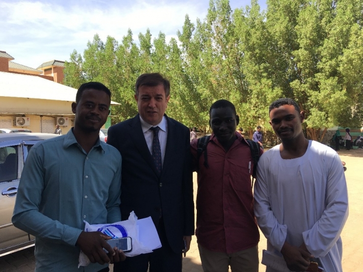 Cumhurbaşkanı Erdoğan’ın Gelişi Hartum’da Coşkuyla Bekleniyor