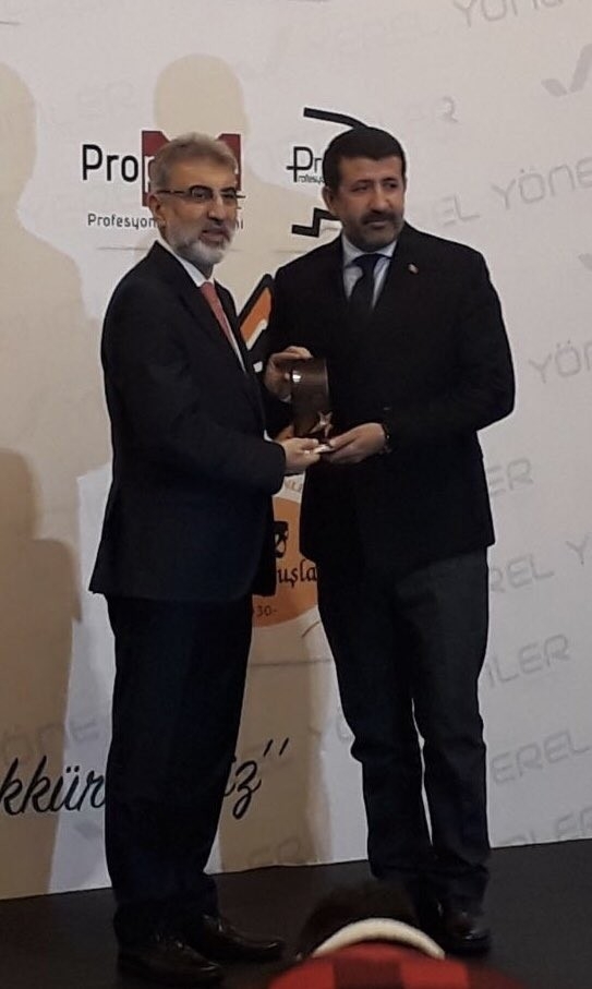 Ekinci’ye Ak Evler Projesiyle Yılın Başkanı Ödülü