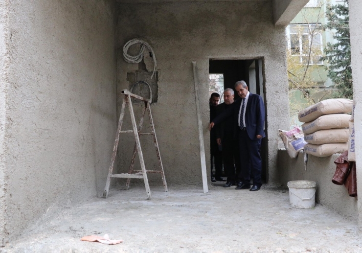 Başkan Demirkol Ulubatlı Muhtar Evi İnşaatını İnceledi