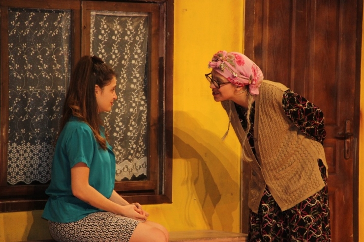 Gündüz Adliyede, Akşam Da Sahnede Söz Sahibiler