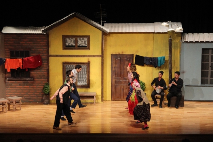 Gündüz Adliyede, Akşam Da Sahnede Söz Sahibiler